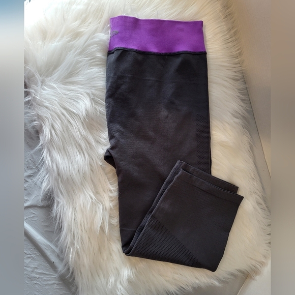 Champion Gray and Purple Capris  Leggings, Size XL (32) - Picture 5 of 6